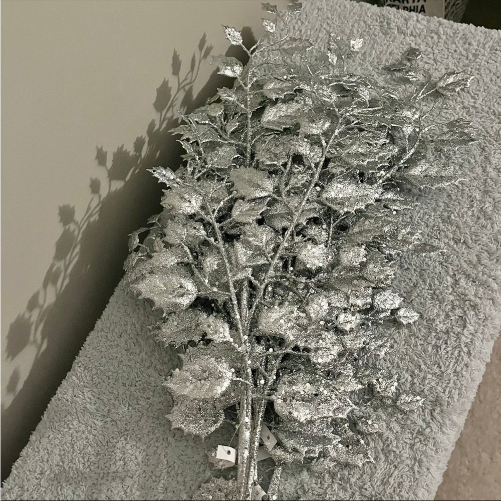 🎄2/$40 Set of 6 Glittered Sequin Holly Picks Valerie Parr Hill Christmas Decor